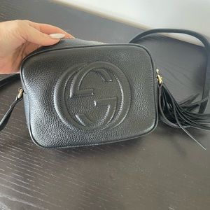Black Gucci Purse w/ box, dust bag, wrapping paper. Excellent new condition